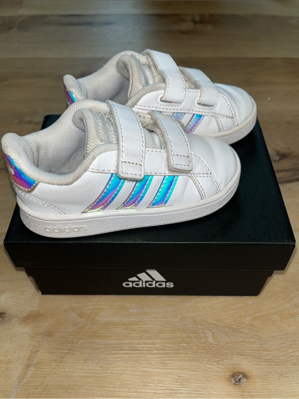 Adidas Grand Court 1 Kids Sneakers with Iridescent Stripes in Original Box